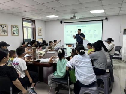 保定：植物园自然学堂绿野童行，环保小卫士主题环保实践